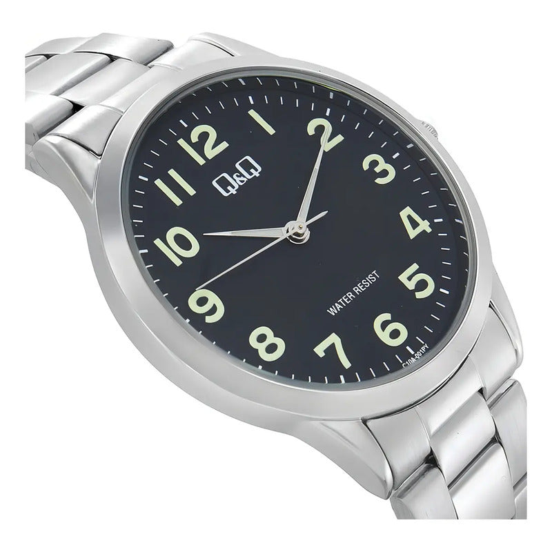 Reloj By Q&q Hombre Números Oficial. Malla Plateado Bisel Plateado Fondo Negro