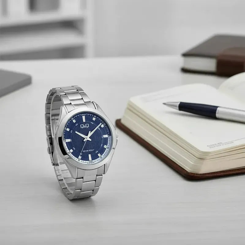 Reloj Q&q Moda Modelo: C04a-041py Gris Plateado Azul Oscuro