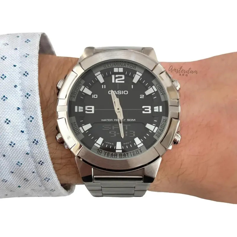 Reloj Casio Hombre Modelo Amw-870da Sumergible Malla Plateado Bisel Plateado Fondo Negro