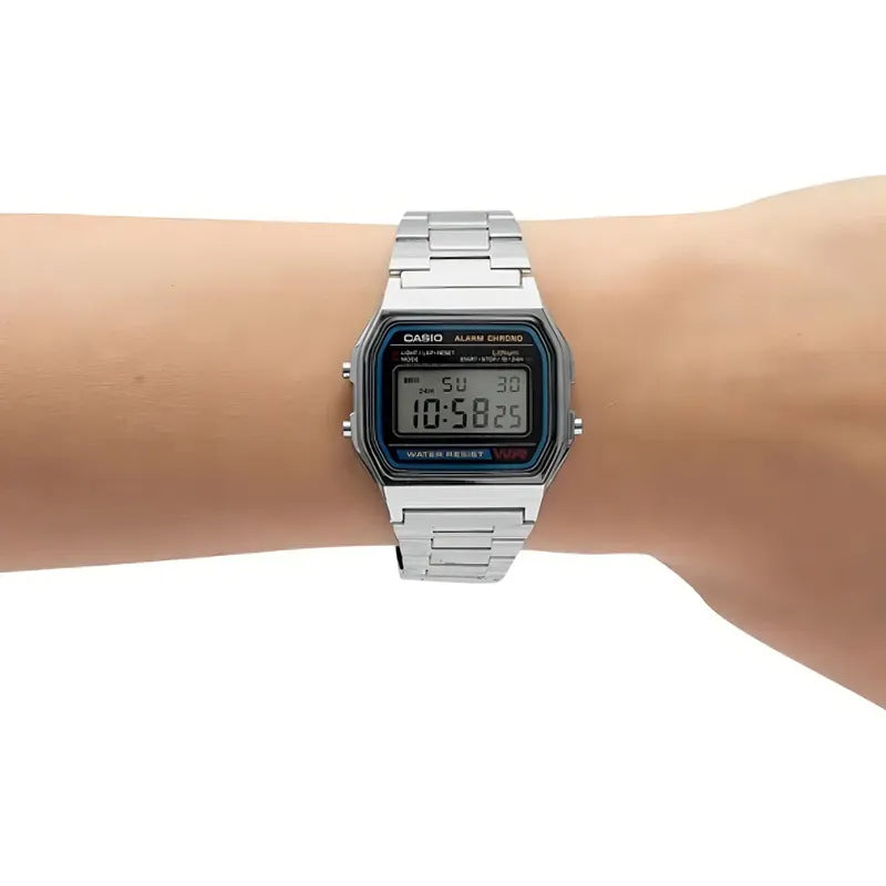 Reloj Retro Casio A158wa-1 Relojesymas Correa Plateado Bisel Plateado Fondo Gris