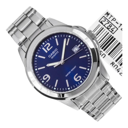 Reloj Pulsera Casio Mtp-1215 Con Correa De Acero Inoxidable Color Plateado - Fondo Azul