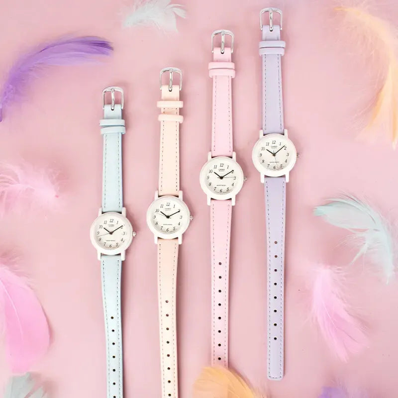 Reloj Analógico Casio Para Mujer Con Correa Fucsia Y Bisel Blanco