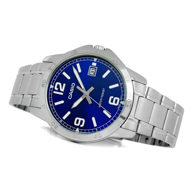 Reloj Pulsera Casio Mtp-v004d-2b Con Correa De Acero Inoxidable Color Plateado Fondo Azul