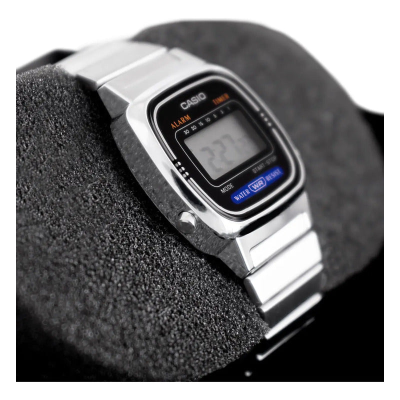 Reloj Casio La670wa-1df Vintage Mini Plateado Fondo Negro Plata Negro Plateado