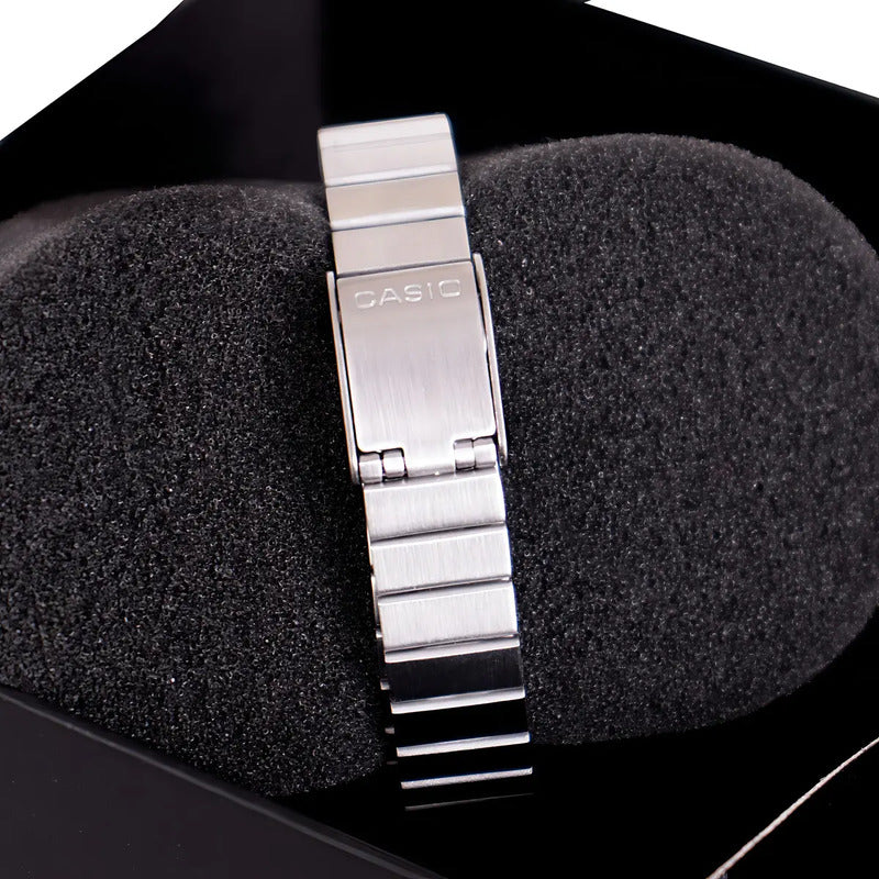 Reloj Casio La670wa-1df Vintage Mini Plateado Fondo Negro Plata Negro Plateado