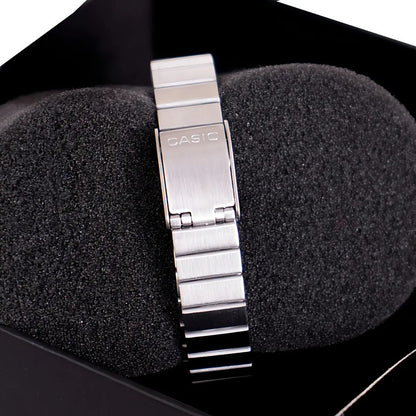 Reloj Casio La670wa-1df Vintage Mini Plateado Fondo Negro Plata Negro Plateado