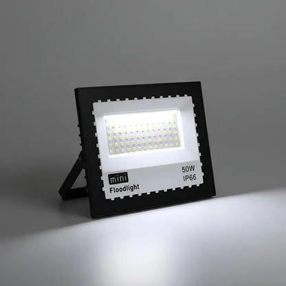 Foco Reflector Led Floodlight 50w Luz Fría Negro Blanco Frío