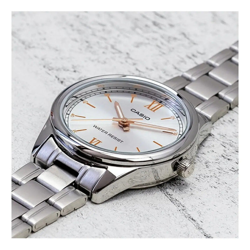 Reloj Casio Ltp-v005d-7b2 Cuarzo Mujer Color De La Correa Plateado