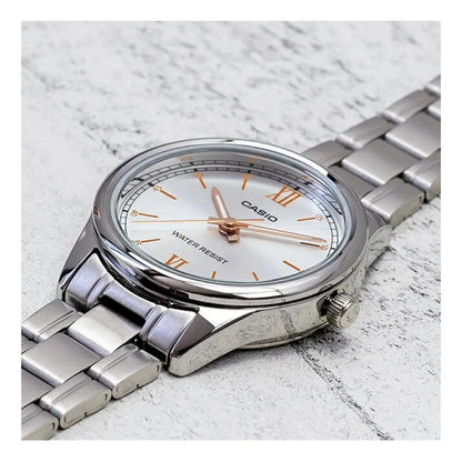 Reloj Casio Ltp-v005d-7b2 Cuarzo Mujer Color De La Correa Plateado