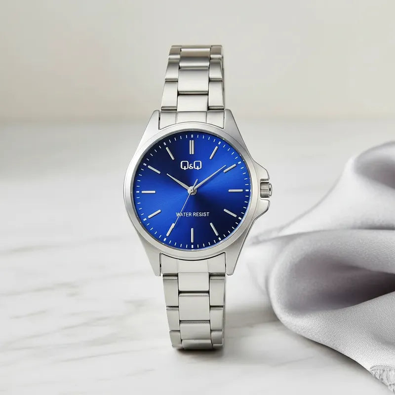 Reloj Qyq Metalico Mujer Fondo Azul C37a-004py Plateado Azul