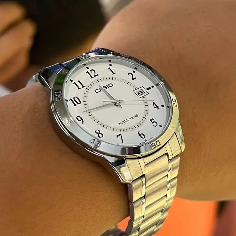 Reloj Pulsera Casio Mtp-v004d-7b Con Correa De Acero Inoxidable Color Plata - Fondo Blanco