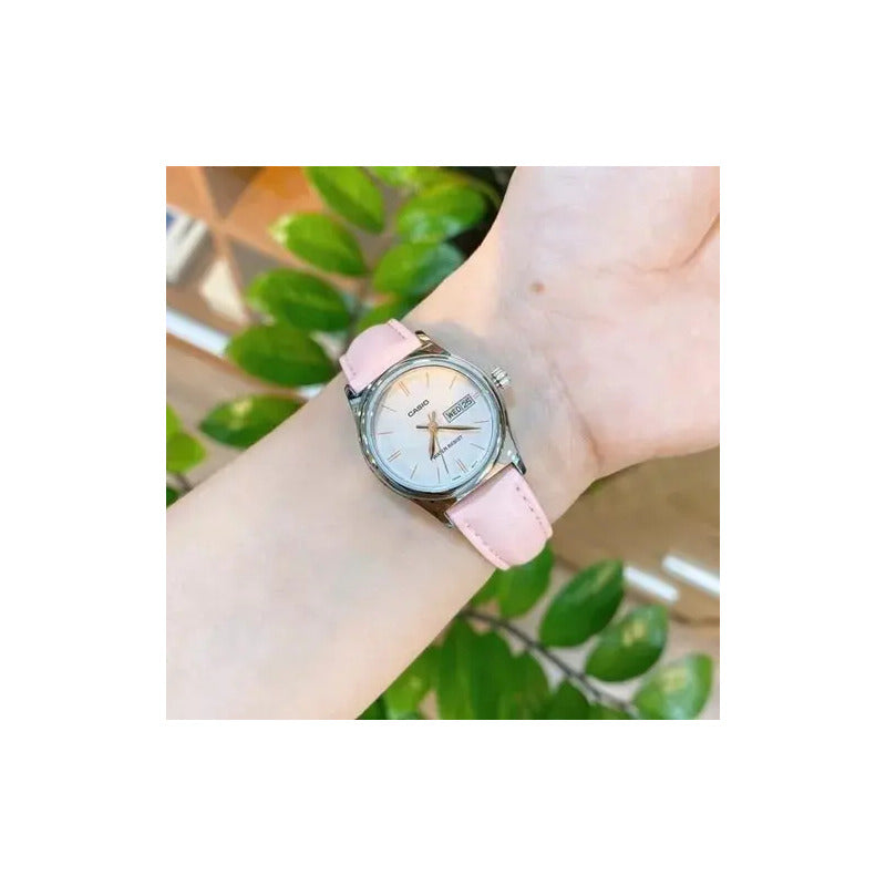 Reloj Casio Dress De Dama Ltp-v006l-4b Doble Fechador Color Rosa Y Plateado