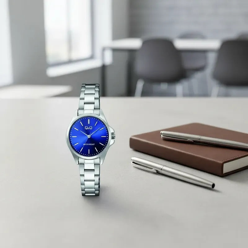 Reloj Qyq Metalico Mujer Fondo Azul C37a-004py Plateado Azul