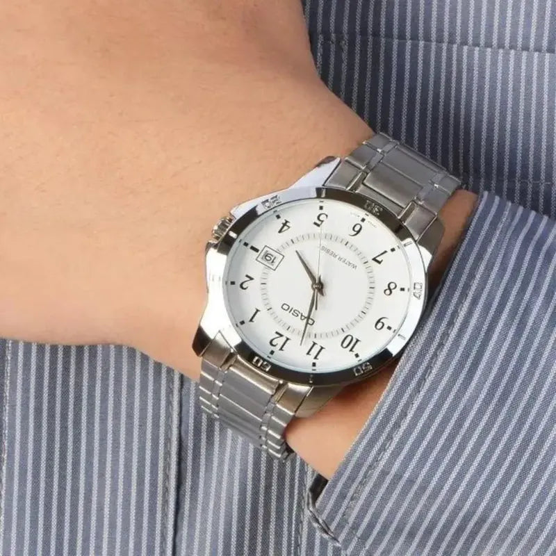Reloj Pulsera Casio Mtp-v004d-7b Con Correa De Acero Inoxidable Color Plata - Fondo Blanco
