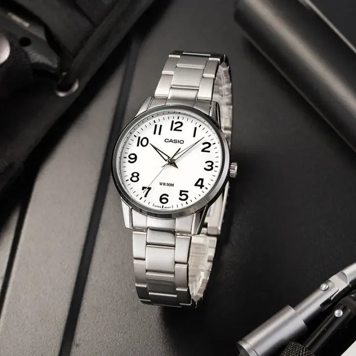 Reloj Casio Mtp-1303d De Cuarzo Para Hombre Con Correa De Acero Inoxidable Plateada Plateado Blanco
