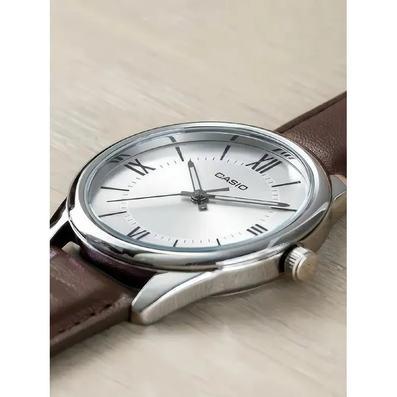 Reloj Casio Hombre Mtp-v005l-7b5 Malla Cuero Fondo Plateado Color Del Fondo Plateado Color De La Malla Marrón Color Del Bisel Plateado