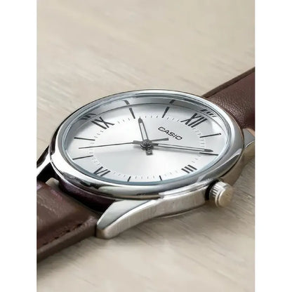 Reloj Casio Hombre Mtp-v005l-7b5 Malla Cuero Fondo Plateado Color Del Fondo Plateado Color De La Malla Marrón Color Del Bisel Plateado