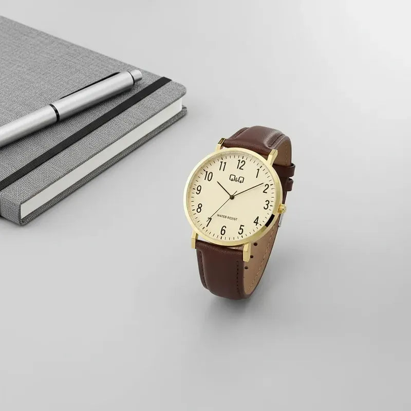 Reloj Qq Para Hombre Pulsera De Cuero, Color Marrón C43a-004 Marrón Dorado Crema