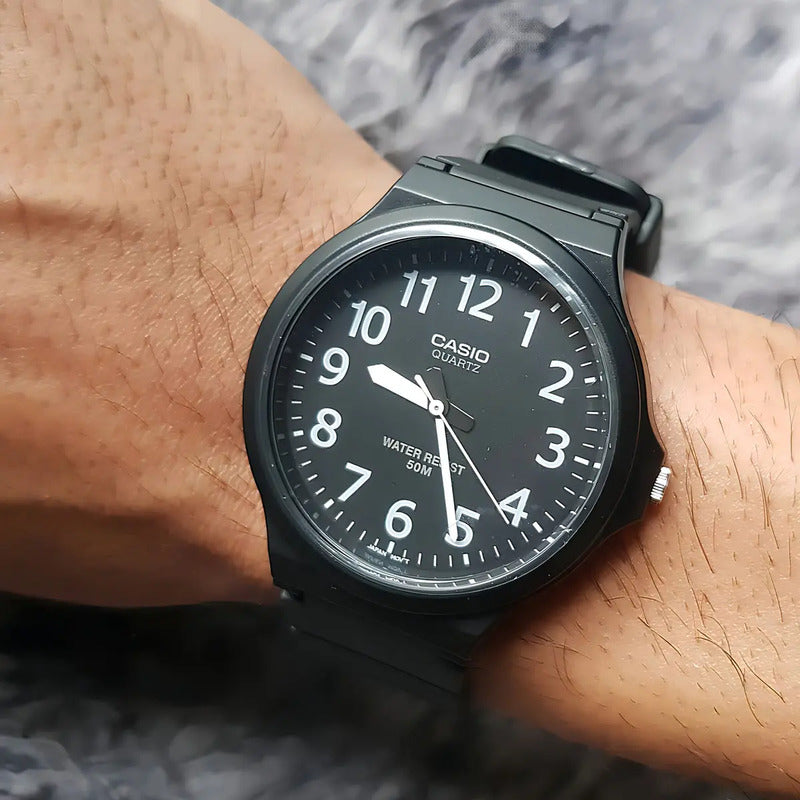Reloj Casio Analógico Para Hombre Mw-240-1b Con Correa Negra Negro