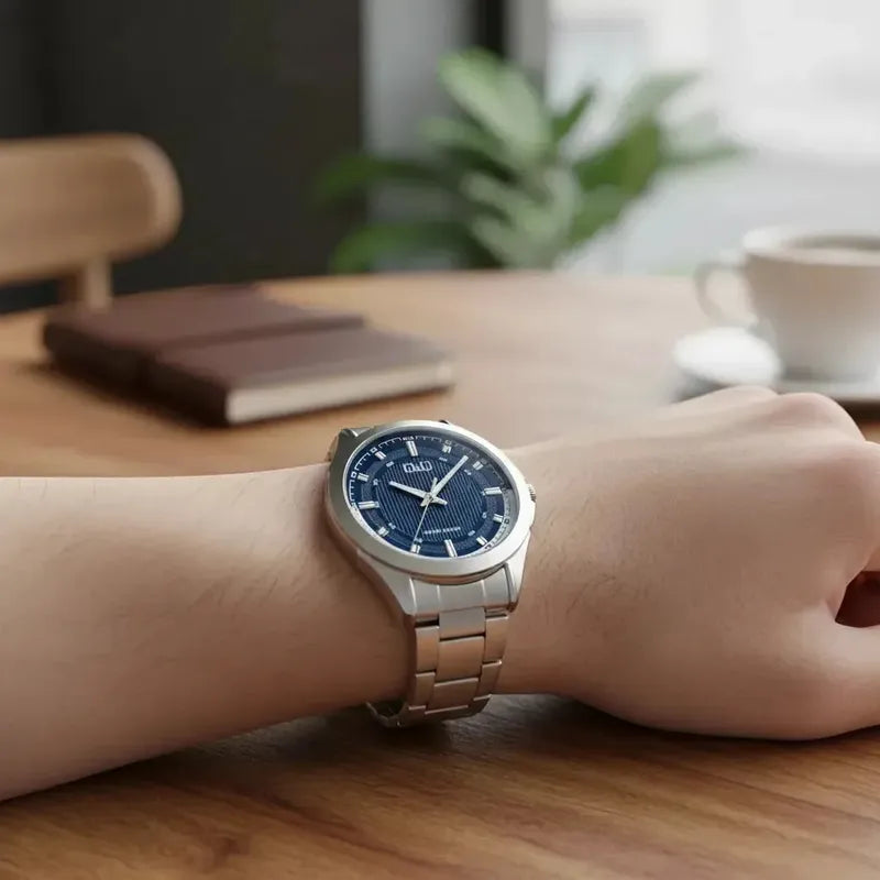 Reloj Q&q Moda Modelo: C04a-041py Gris Plateado Azul Oscuro